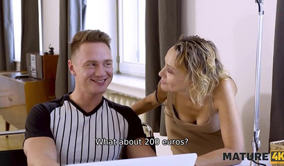 IT guy fixes matures problem after drilling her hairy pussy