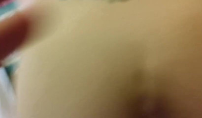 Huge cumshot landing on MILF's pretty face