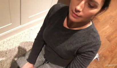 Sloppy blowjob ends up with cum down her throat