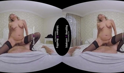Mature maneater rides him like a pro in VR