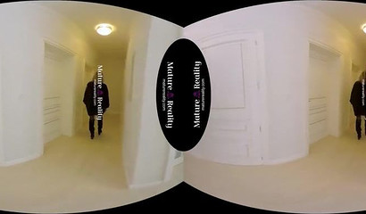 Mature maneater rides him like a pro in VR