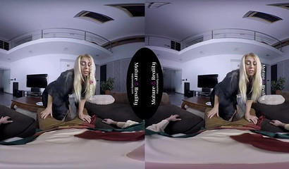 Housewife loves to suck and fuck in VR