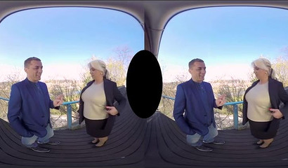 Mature porns tar Gwendolyn exposes her new boobs in VR