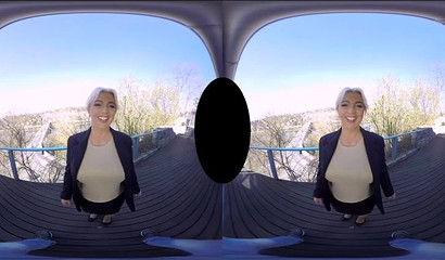 Mature porns tar Gwendolyn exposes her new boobs in VR