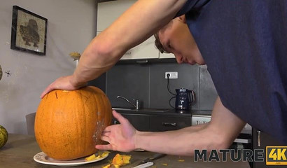 Pumpkin carving goes wrong and she sucks his cock