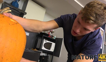 Pumpkin carving goes wrong and she sucks his cock
