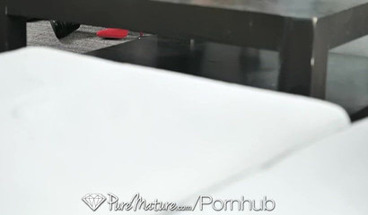 Thick milf Summer Hart takes two cock at once