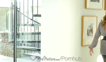 Busty stepmother Olivia Austin seduces stepson for a holiday blowjob