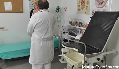 Horny granny caught cumming with the fuck machine