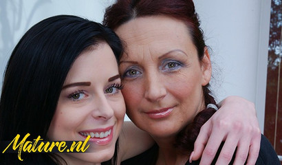 Stepdaughter plays with her stepmom's pussy