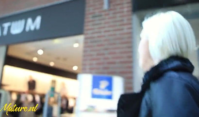 MILF Eva Black calls him over to creampie her pussy