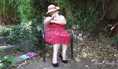 Amateur BBW Rachel Plays With Her Natural Tits and Pussy Outside