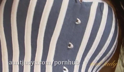 MILF Leah takes off her underwear and shows off her pussy