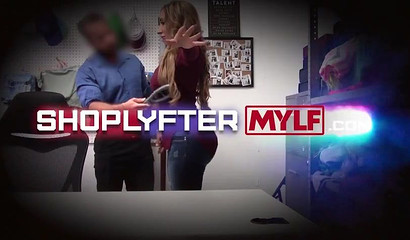 Gorgeous stepmom accidentally gets her pussy creamed by a stepson