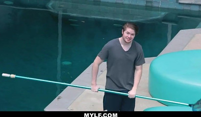 Hot mom Krissy Lynn wakes up with wet cunt