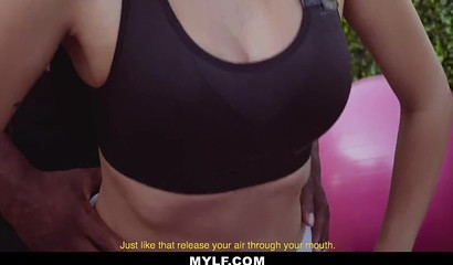 Outdoor work out with hot milf Linda Gonzalez