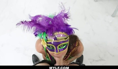 Curvy mom gets her oiled up ass clapped