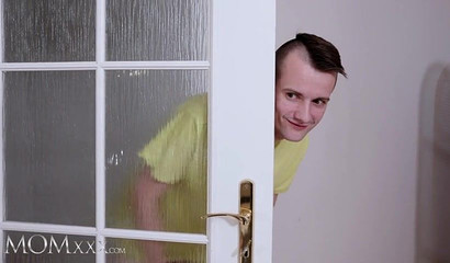 Thick stepmom gets fucked after she got stuck