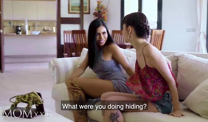 Big booty mom munches on hairy cunt